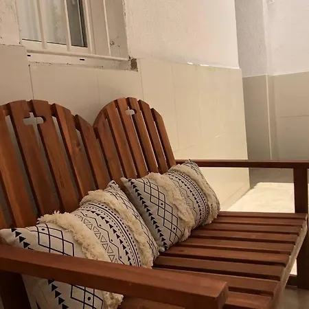 M4 Cool Terrace. 1 Min To Metro. 15 Min To Center *