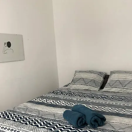 M4 Cool Terrace. 1 Min To Metro. 15 Min To Center Apartment