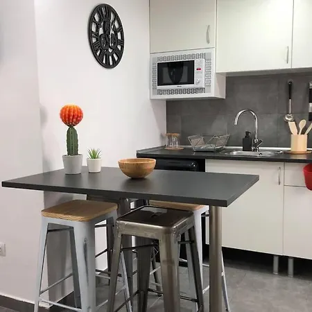 M4 Cool Terrace. 1 Min To Metro. 15 Min To Center * Esplugues de Llobregat