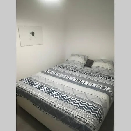 Apartment M4 Cool Terrace. 1 Min To Metro. 15 Min To Center *